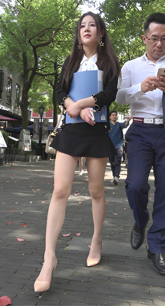 黑色短裙小姐姐[902M/MP4]