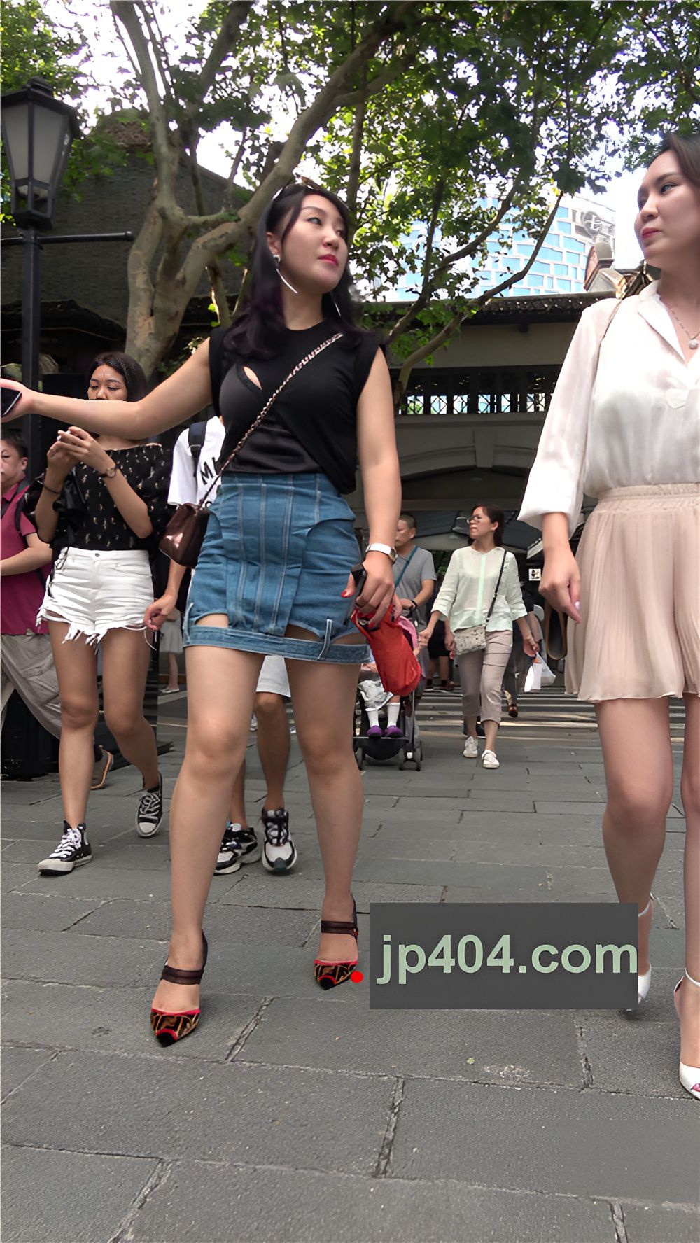 牛仔裙小姐姐[491M/MP4]