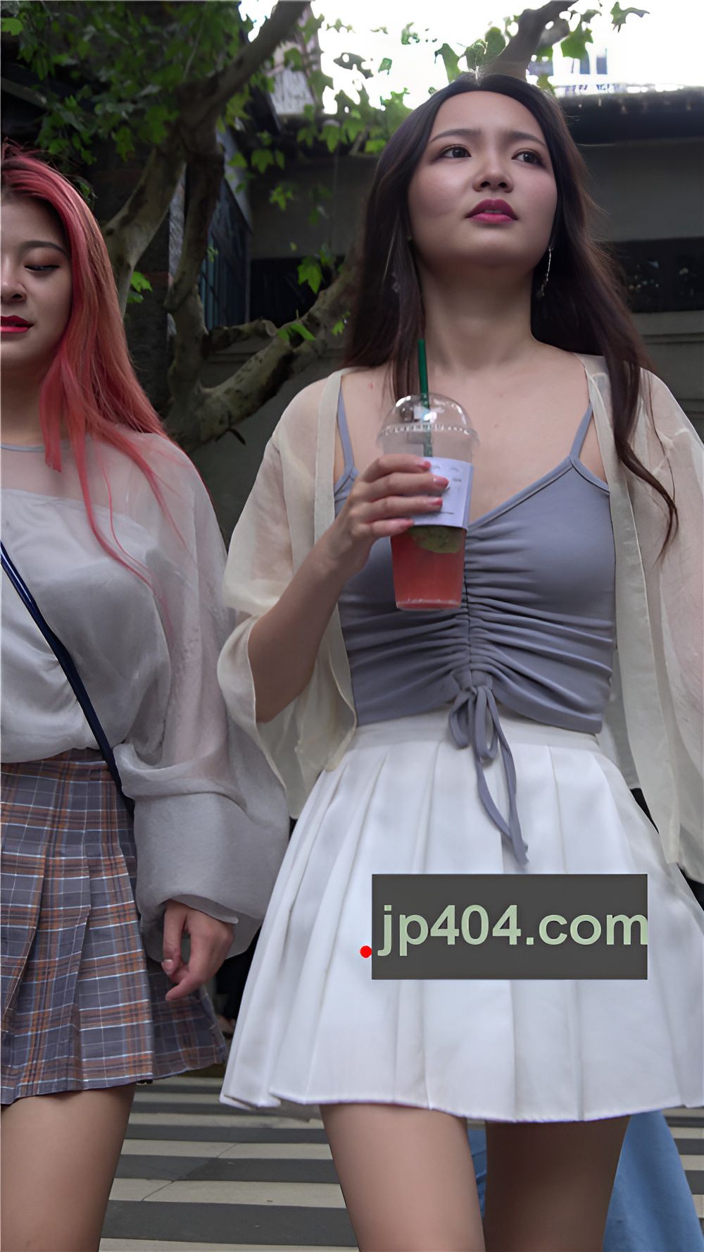 白色百褶裙美女[1.48G/MP4]