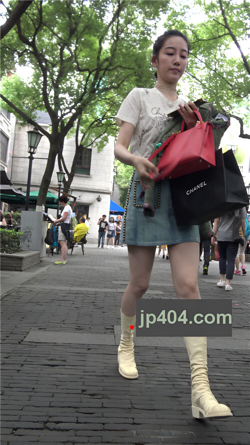 牛仔裙美女[716M/MP4]