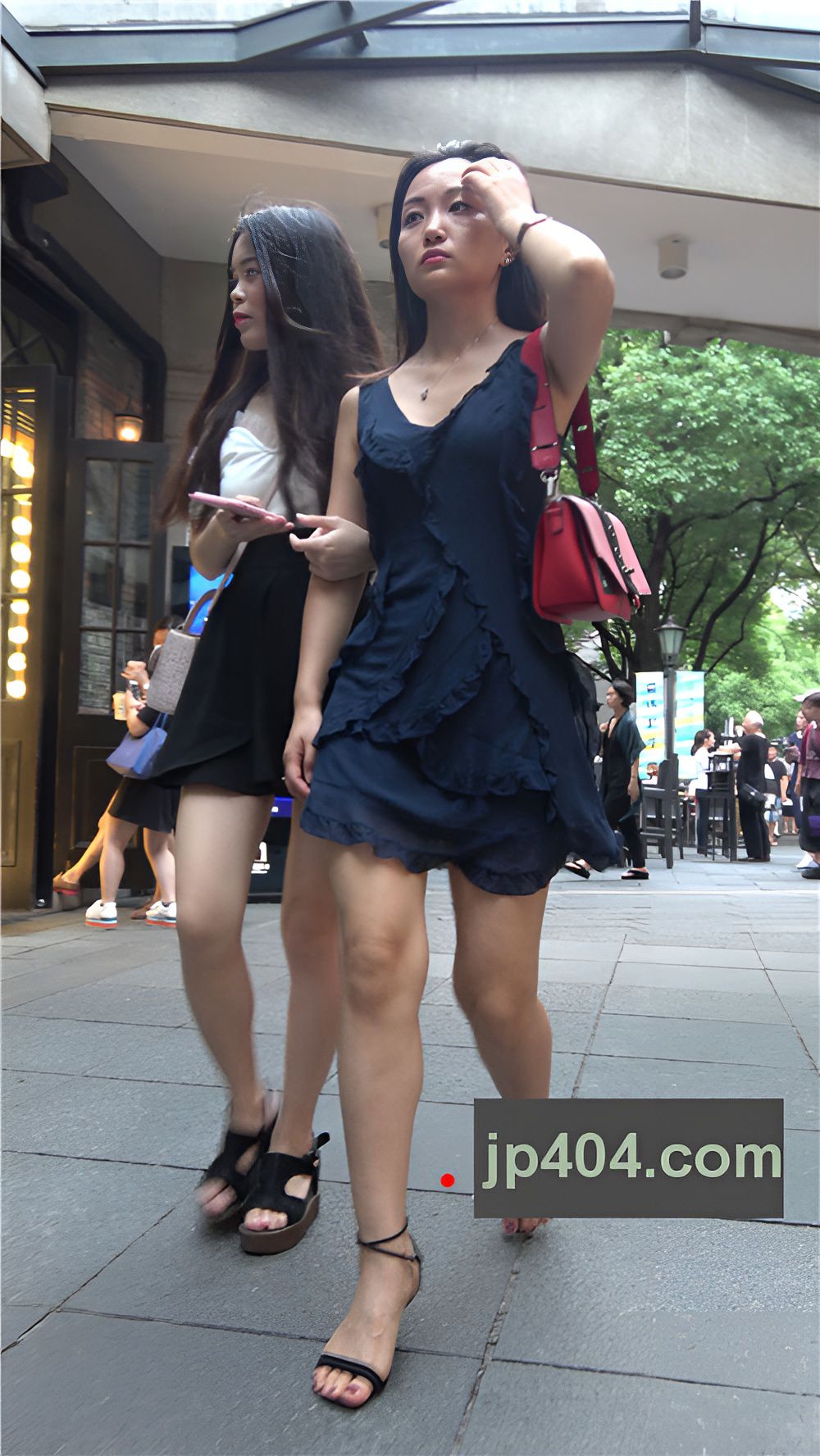 裸腿连衣裙小姐姐[782M/MP4]