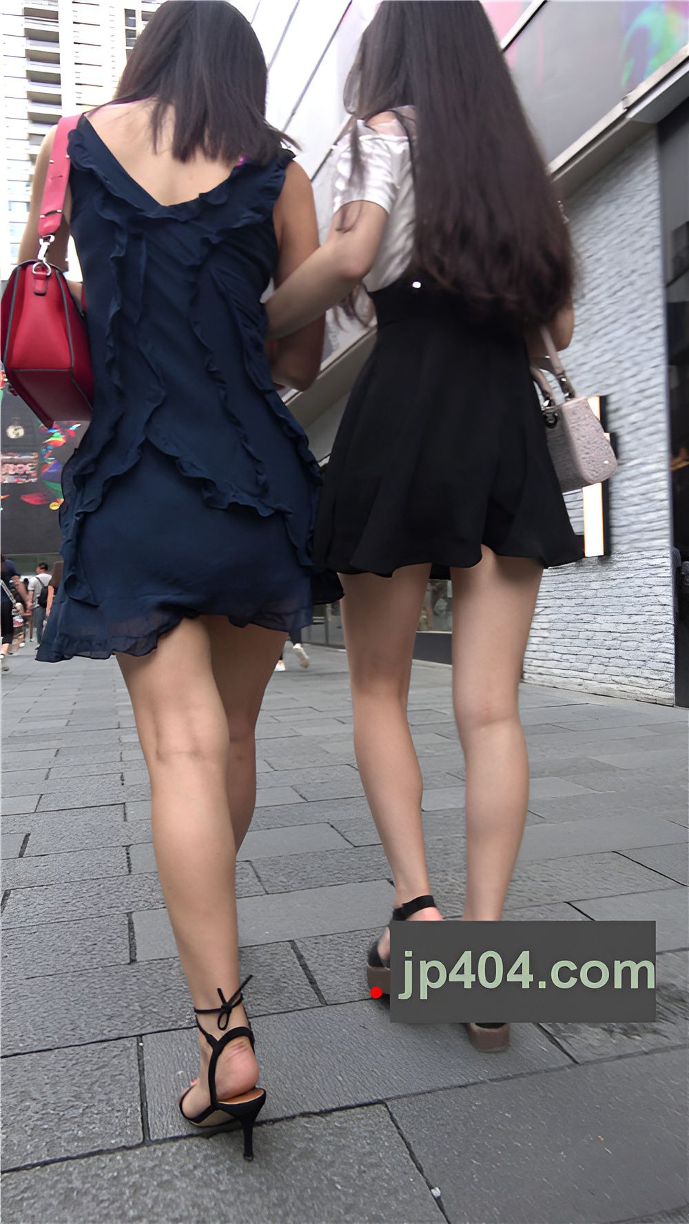 裸腿连衣裙小姐姐[782M/MP4]