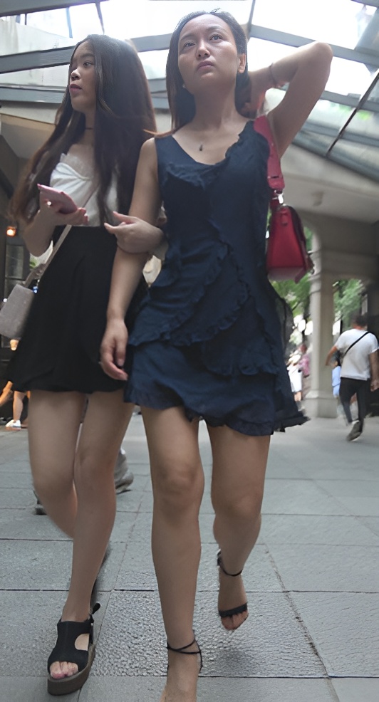 裸腿连衣裙小姐姐[782M/MP4]