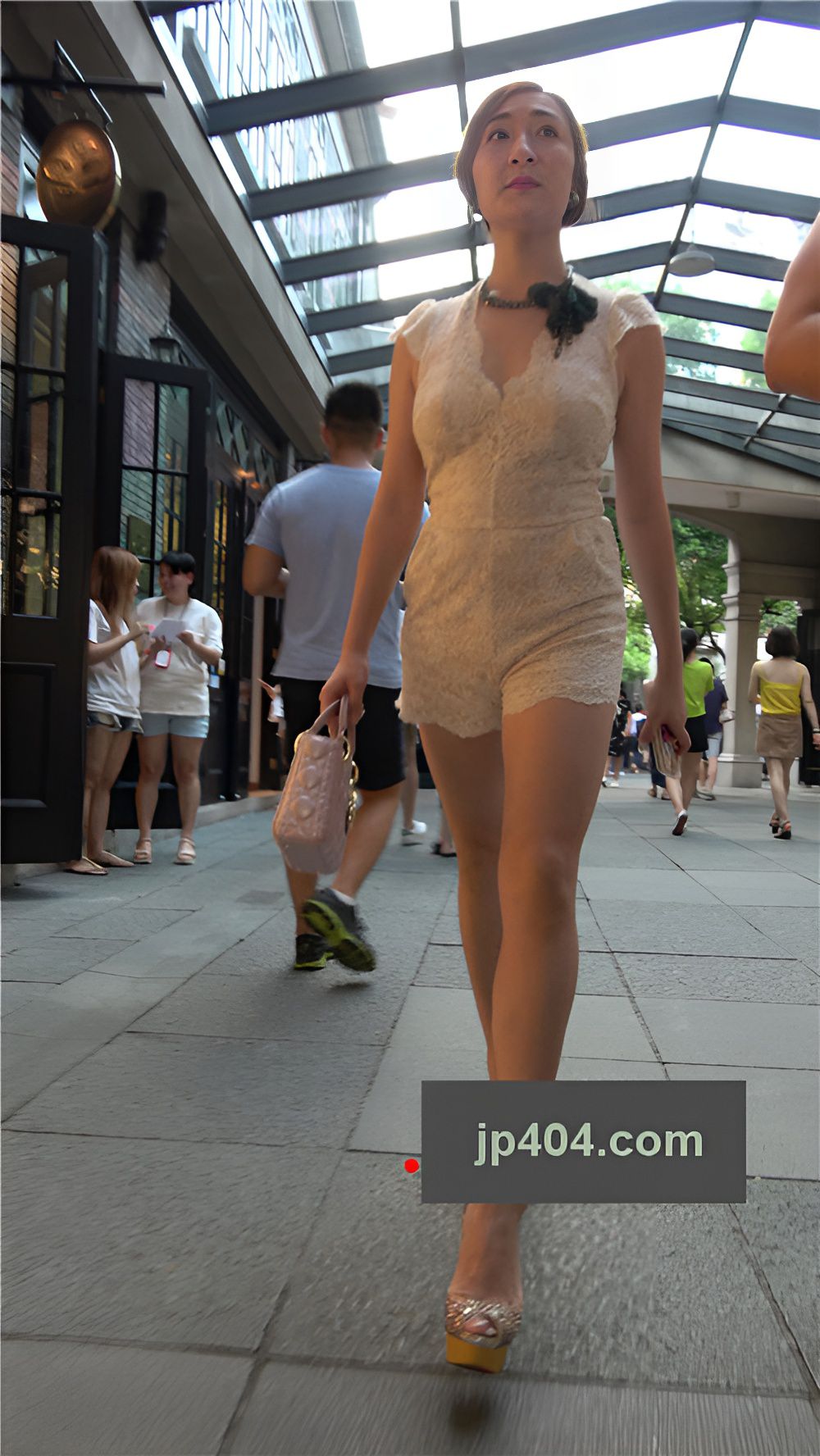 白色连体衣美女[1.3G/MP4]