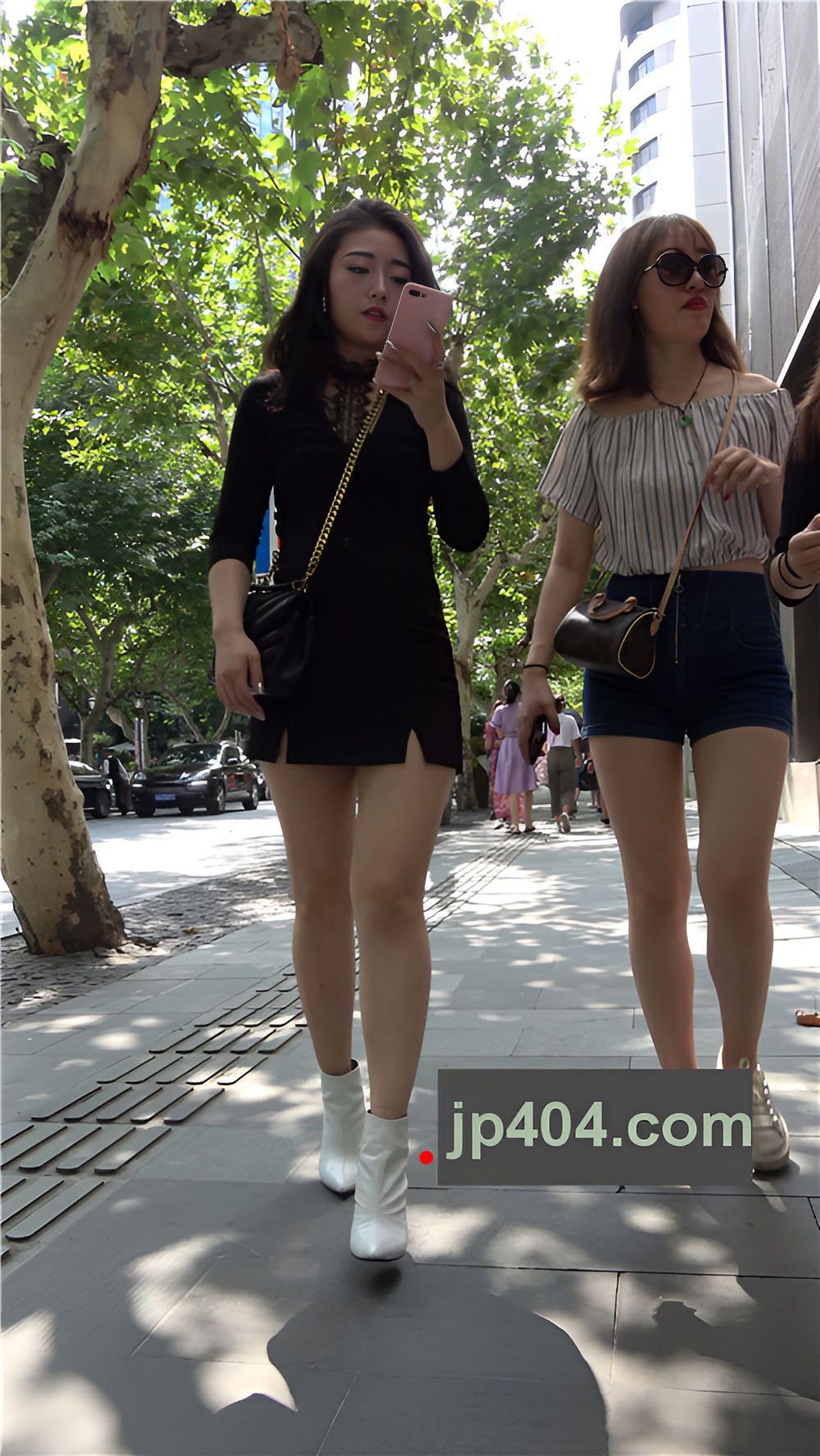 白色高跟黑短裙妹子[1.47G/MP4]