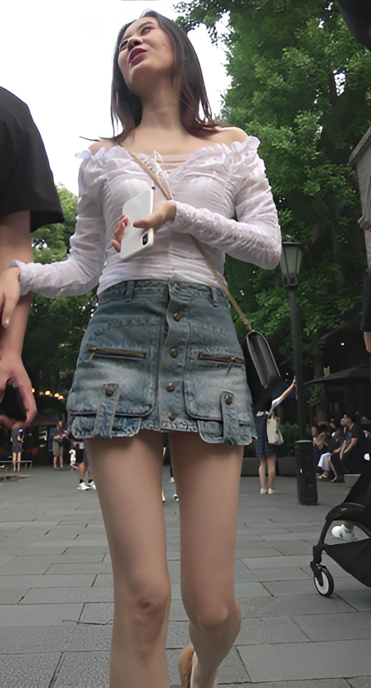 街拍漂亮的牛仔裙美女[1.71G/MP4]