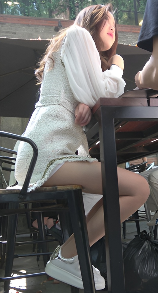 好看的极品小美女[1.38G/MP4]