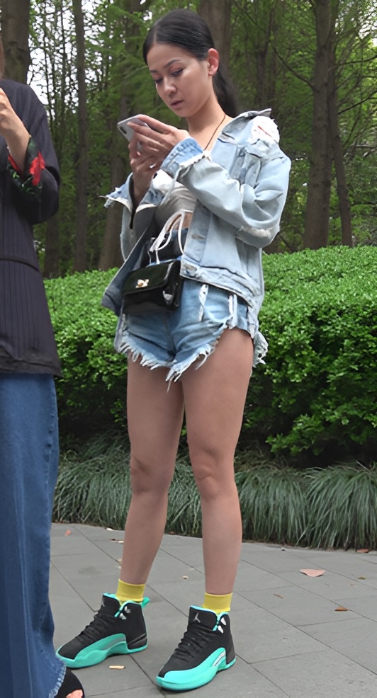 热裤牛仔美妇[1.73G/MP4]