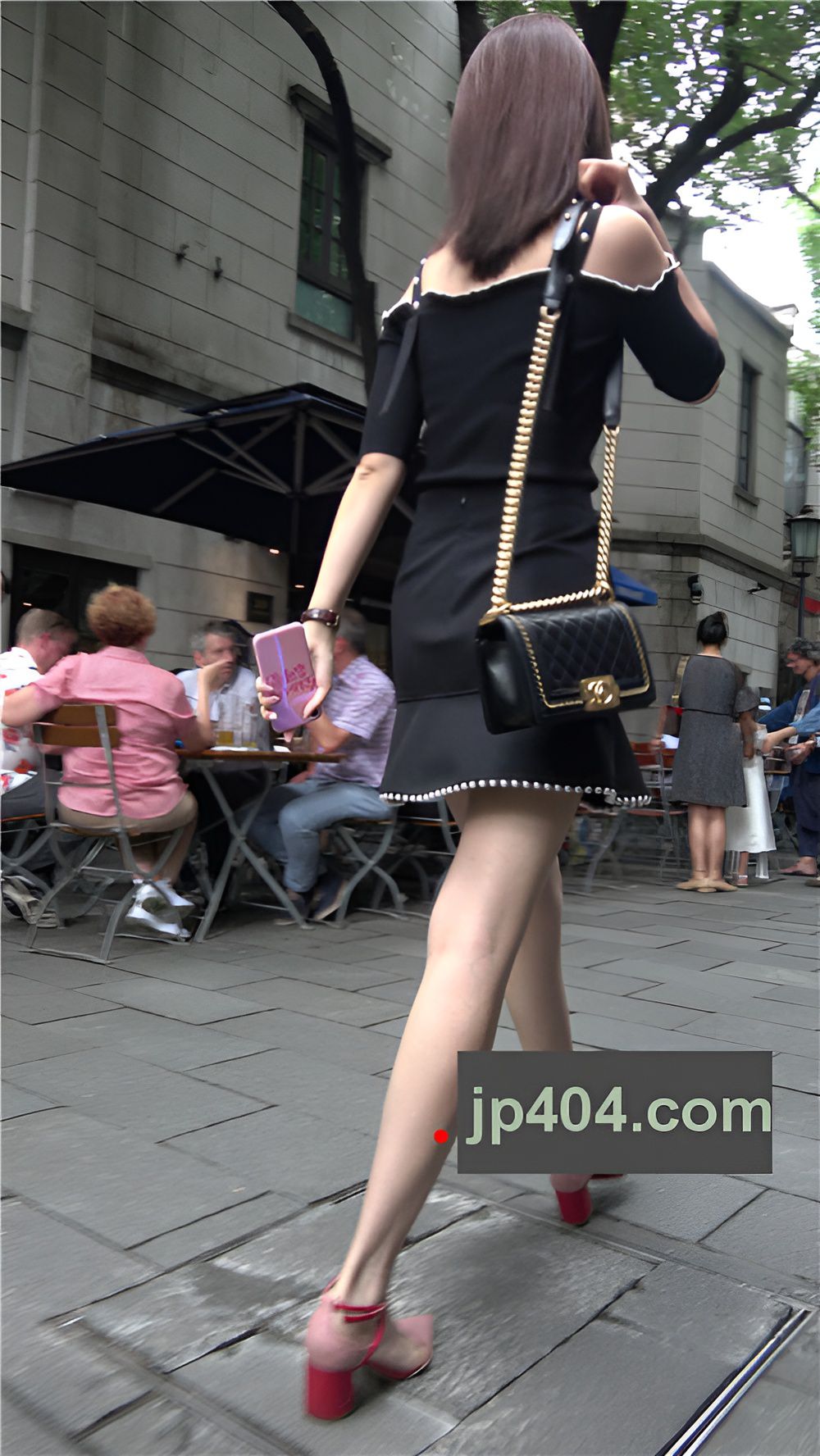 黑色连衣裙小姐姐[910M/MP4]