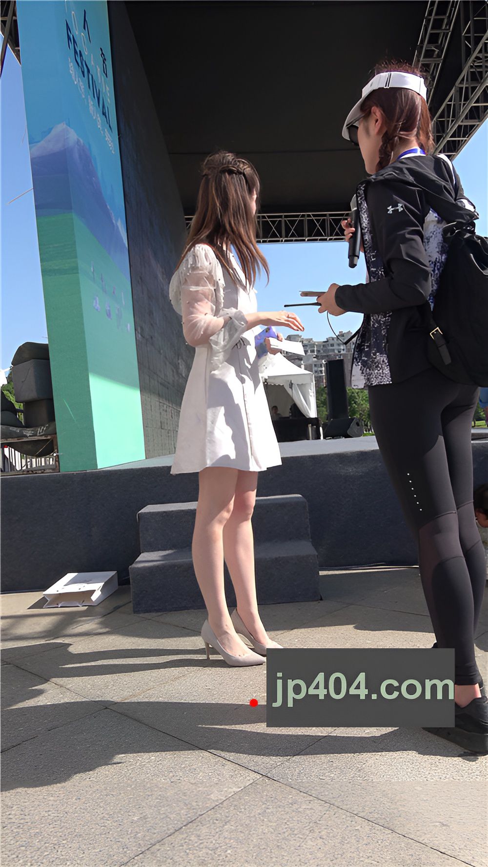 连衣裙主持小姐姐[1.64G/MP4]