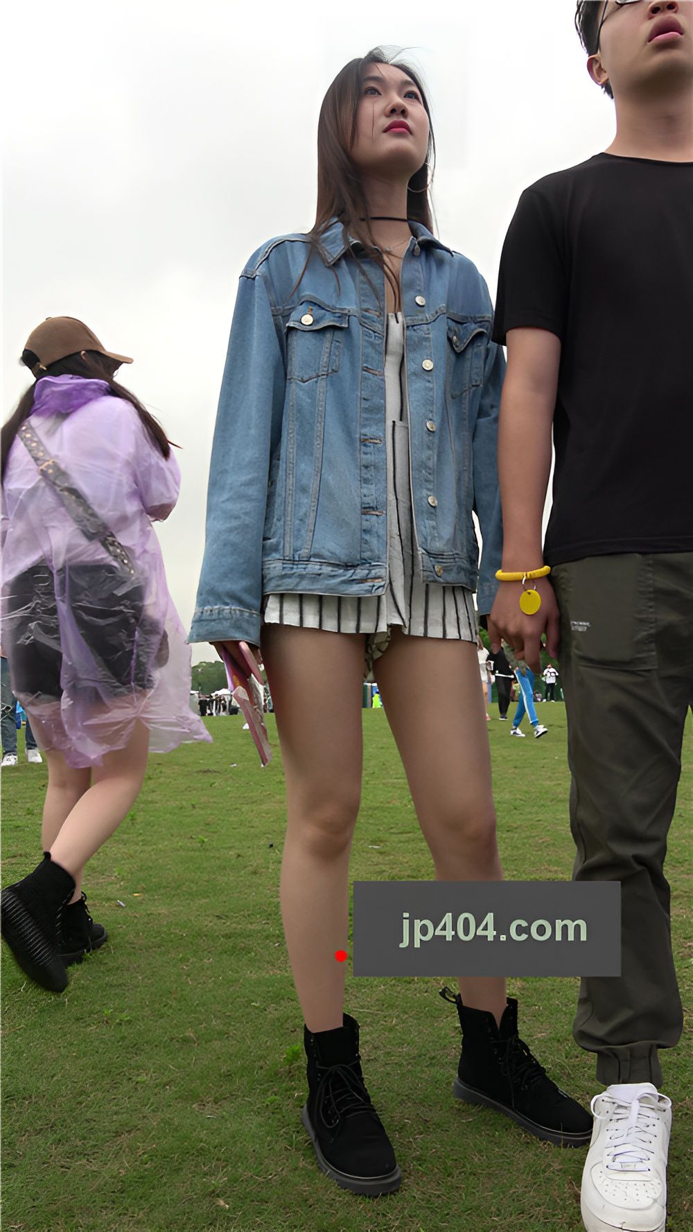 漂亮的白嫩美腿小姐姐 [1.54G/MP4]