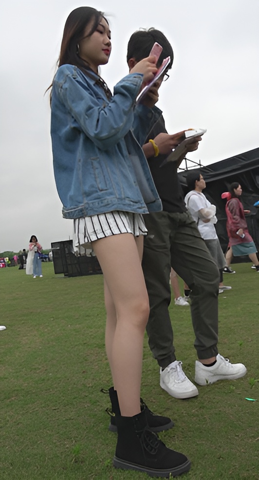 漂亮的白嫩美腿小姐姐 [1.54G/MP4]