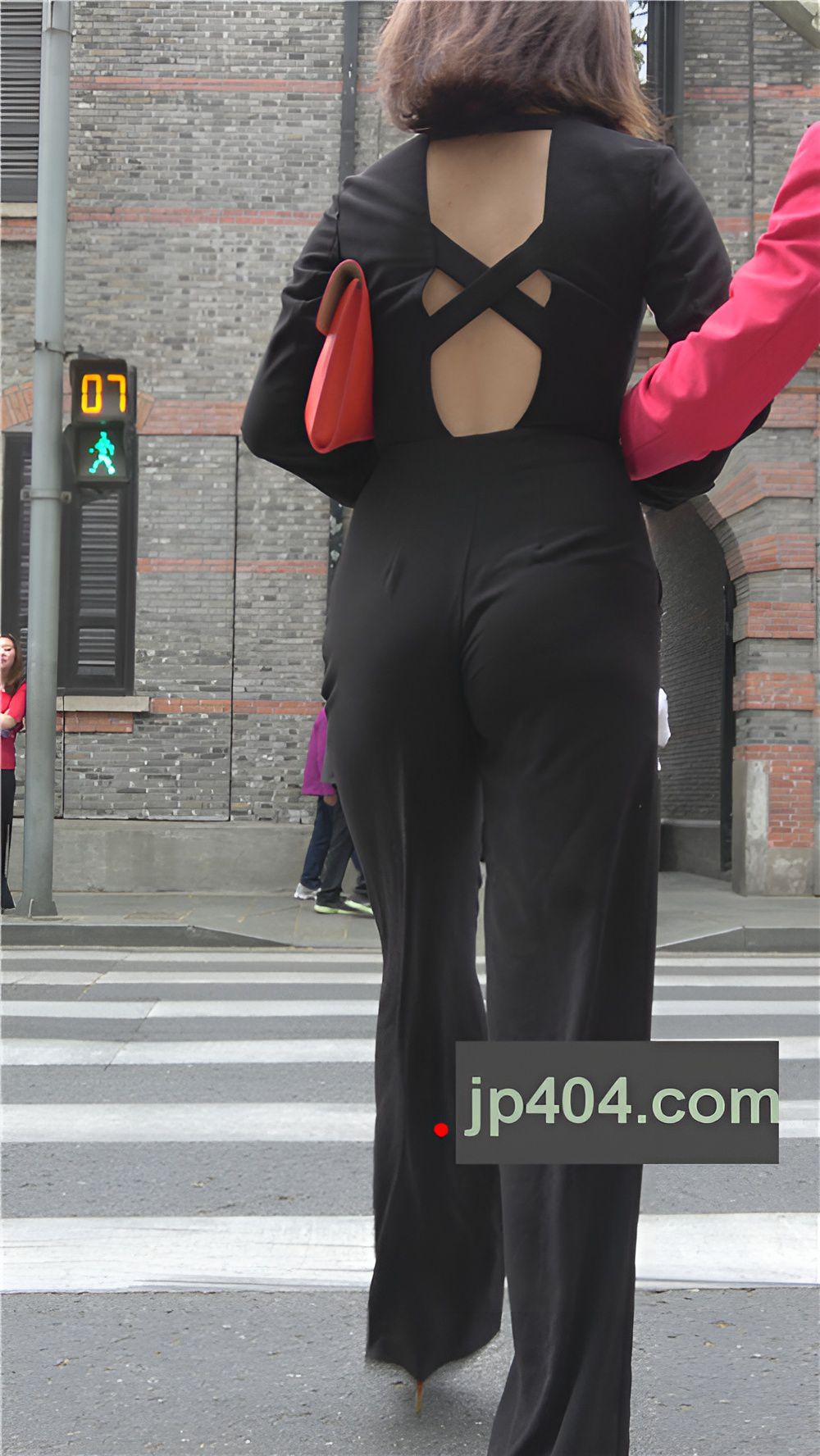 黑色高腰裤短发MM[1.8G/MP4]