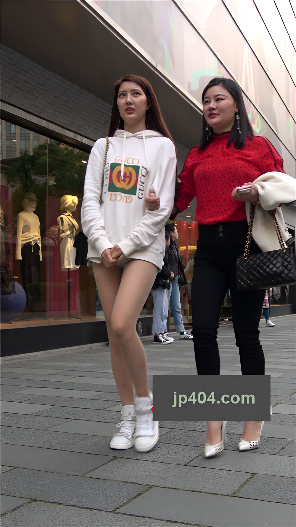 漂亮的长腿美女小姐姐[1.15G/MP4]