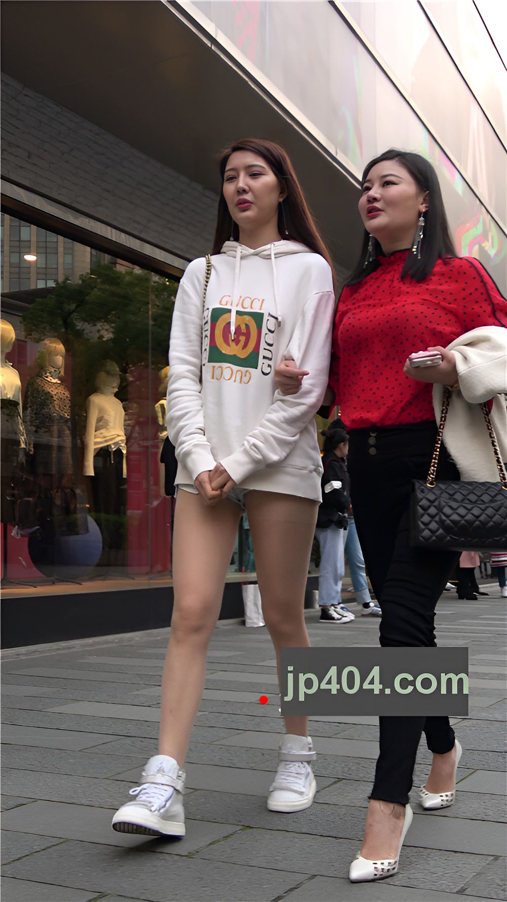 漂亮的长腿美女小姐姐[1.15G/MP4]