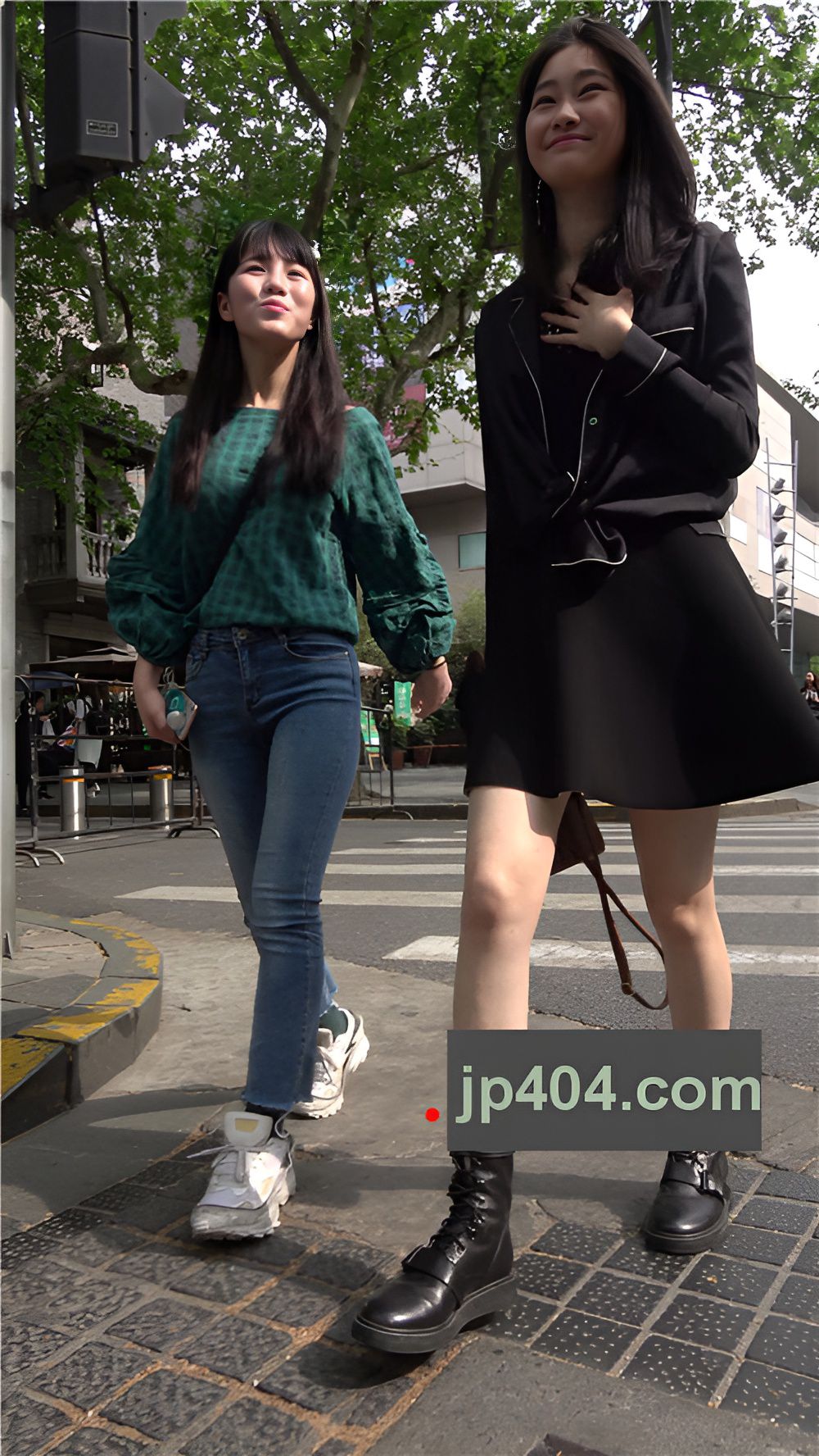 街拍黑裙小姐姐[1.54G/MP4]