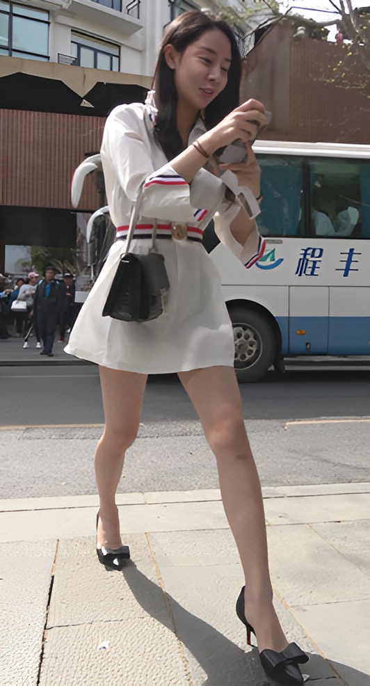 白色连衣裙长腿美女[1.23G/MP4]