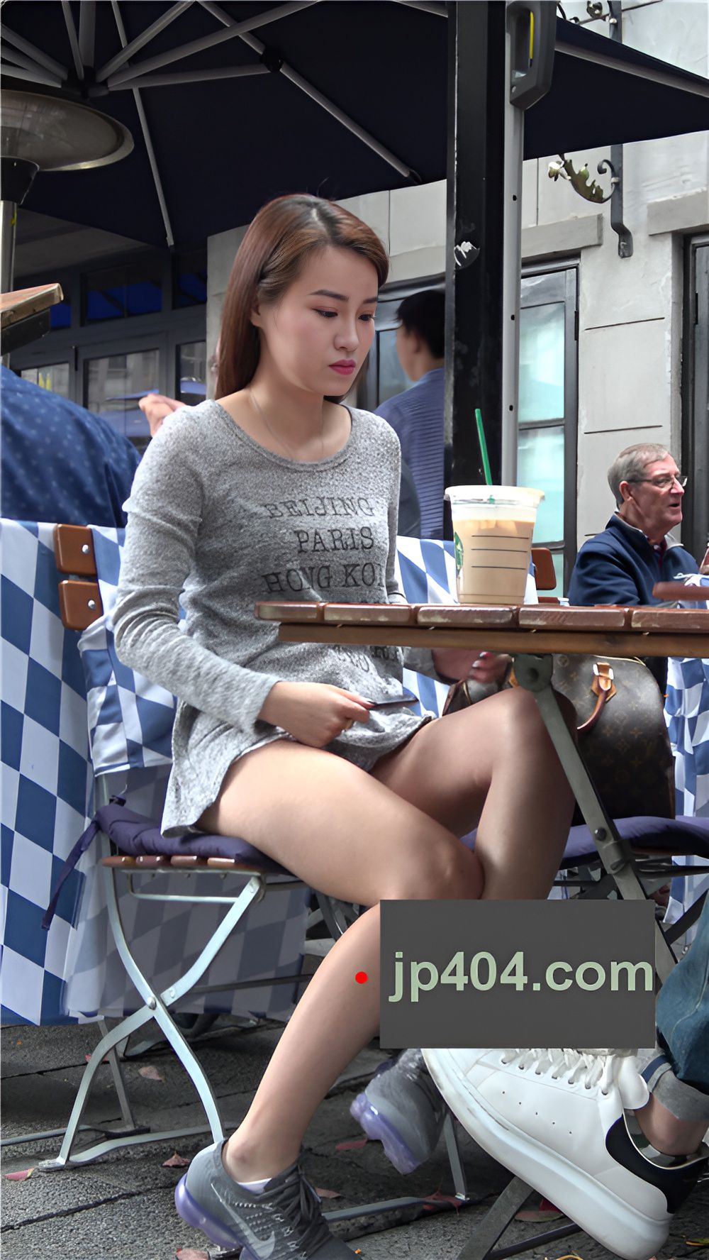 喝下午茶的长发小姐姐[2.05G/MP4]