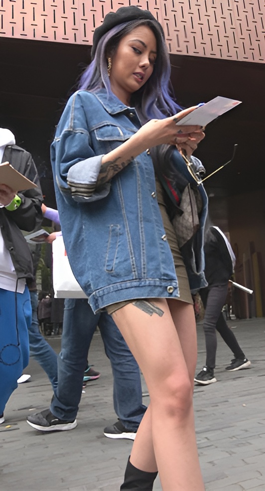 黑色短靴裸腿小姐姐[1.14G/MP4]