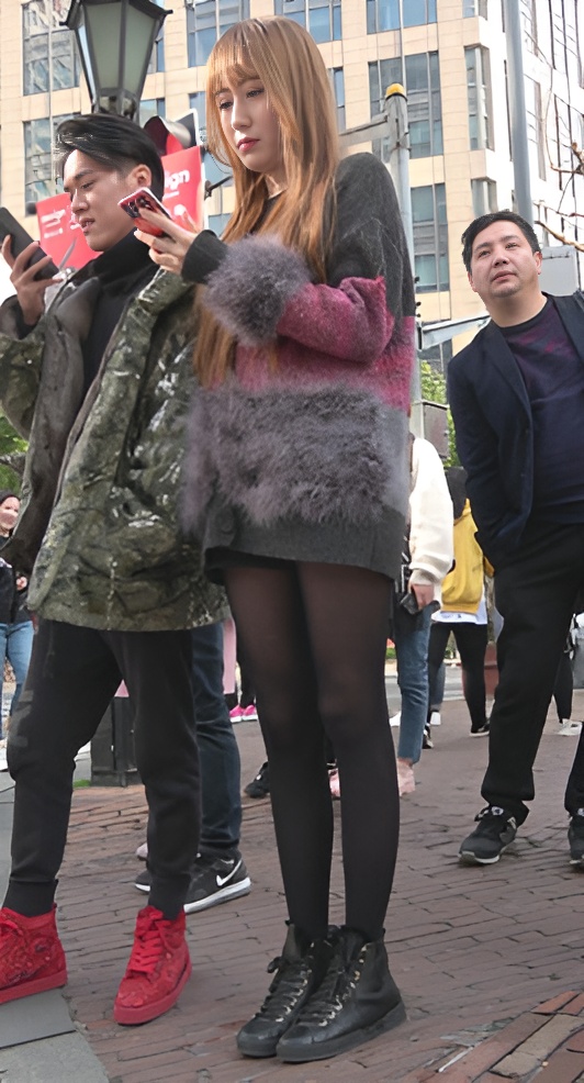 黄发黑丝长腿妹子[1.45G/MP4]