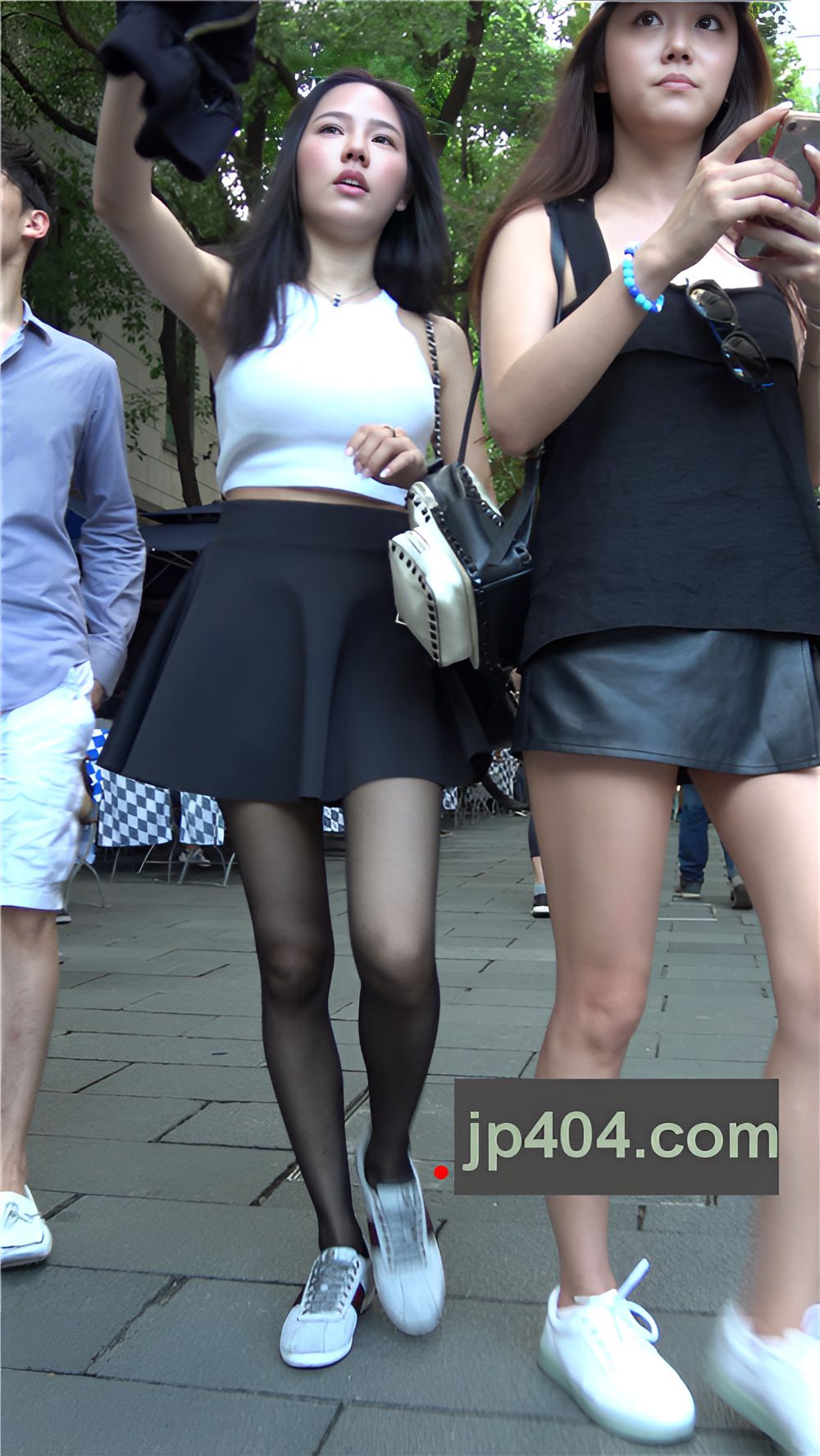 漂亮的黑丝小姐姐[1.12G/MP4]