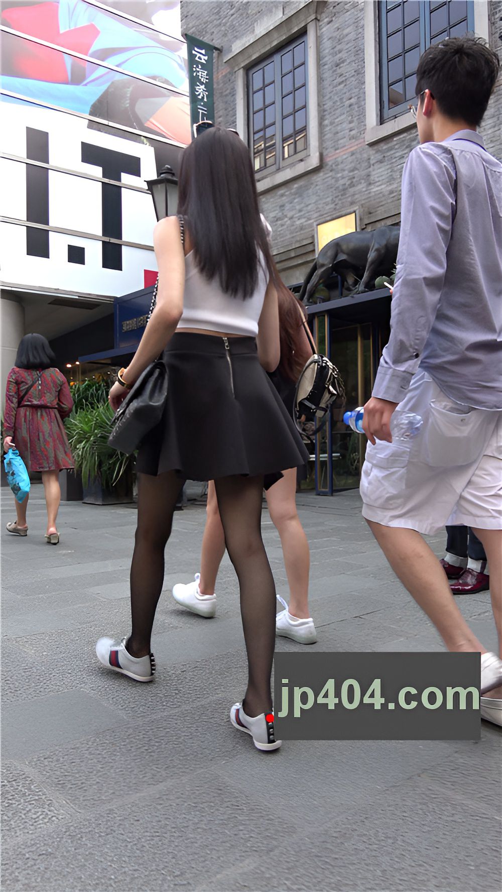 漂亮的黑丝小姐姐[1.12G/MP4]