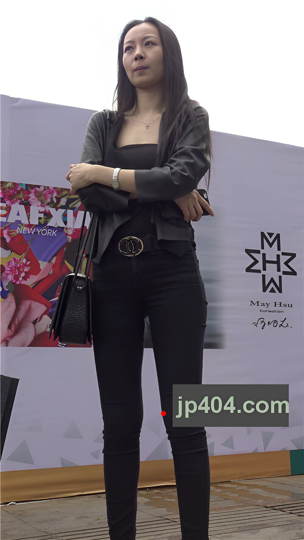 漂亮的黑色牛仔裤高跟美女[1.75G/MP4]