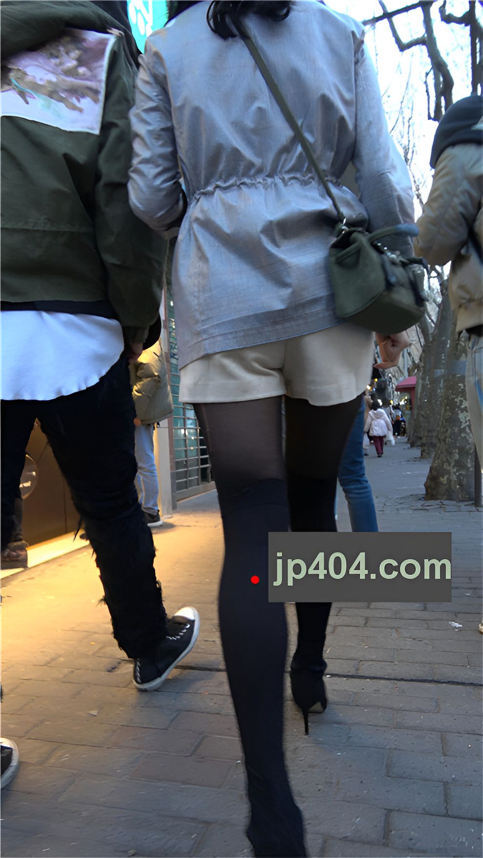 漂亮的黑丝小姐姐[1.86G/MP4]