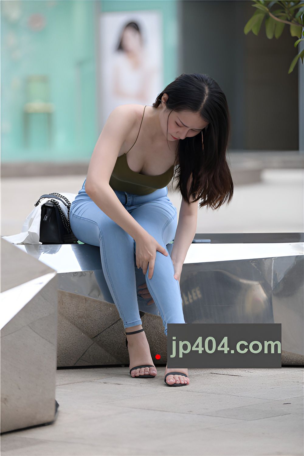 （套图）紧身牛仔裤小姐姐 (674P)[14.27G/JPG]