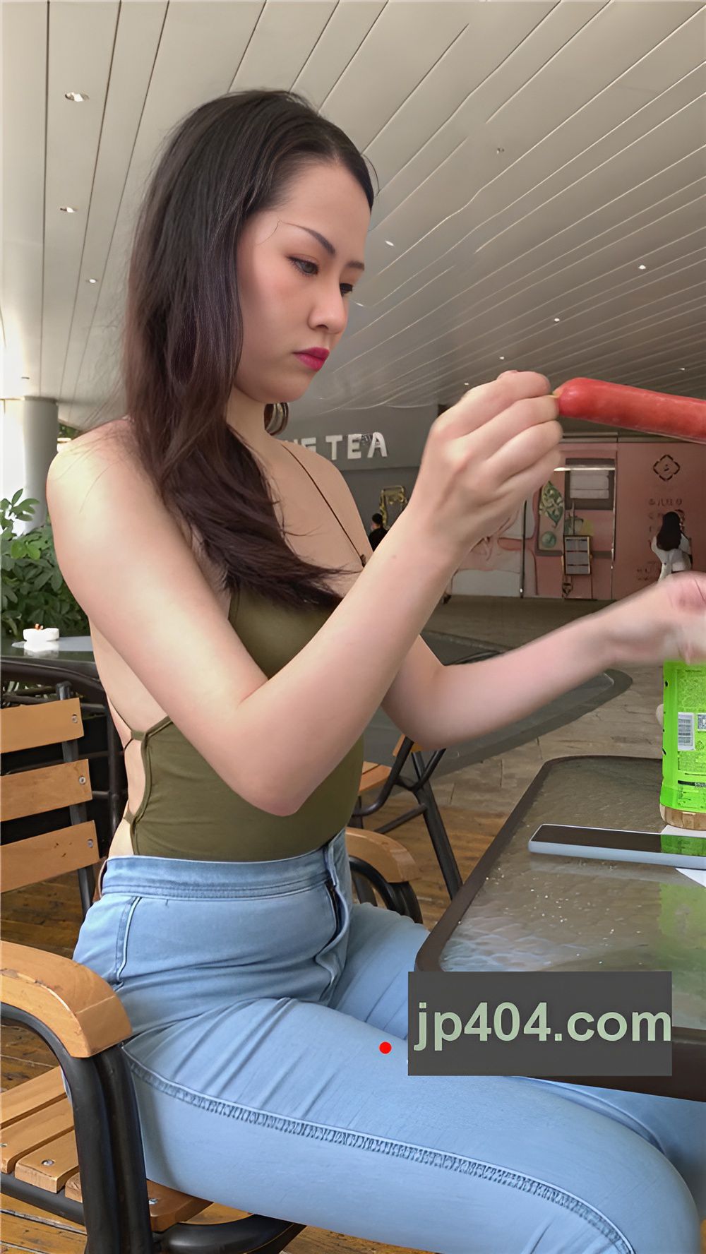 （视频）紧身牛仔裤小姐姐 [3.24G/MP4]