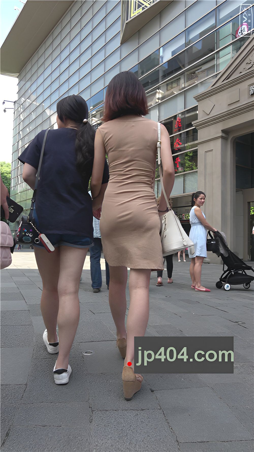 黄色连体包臀裙美妇[1.38G/MP4]