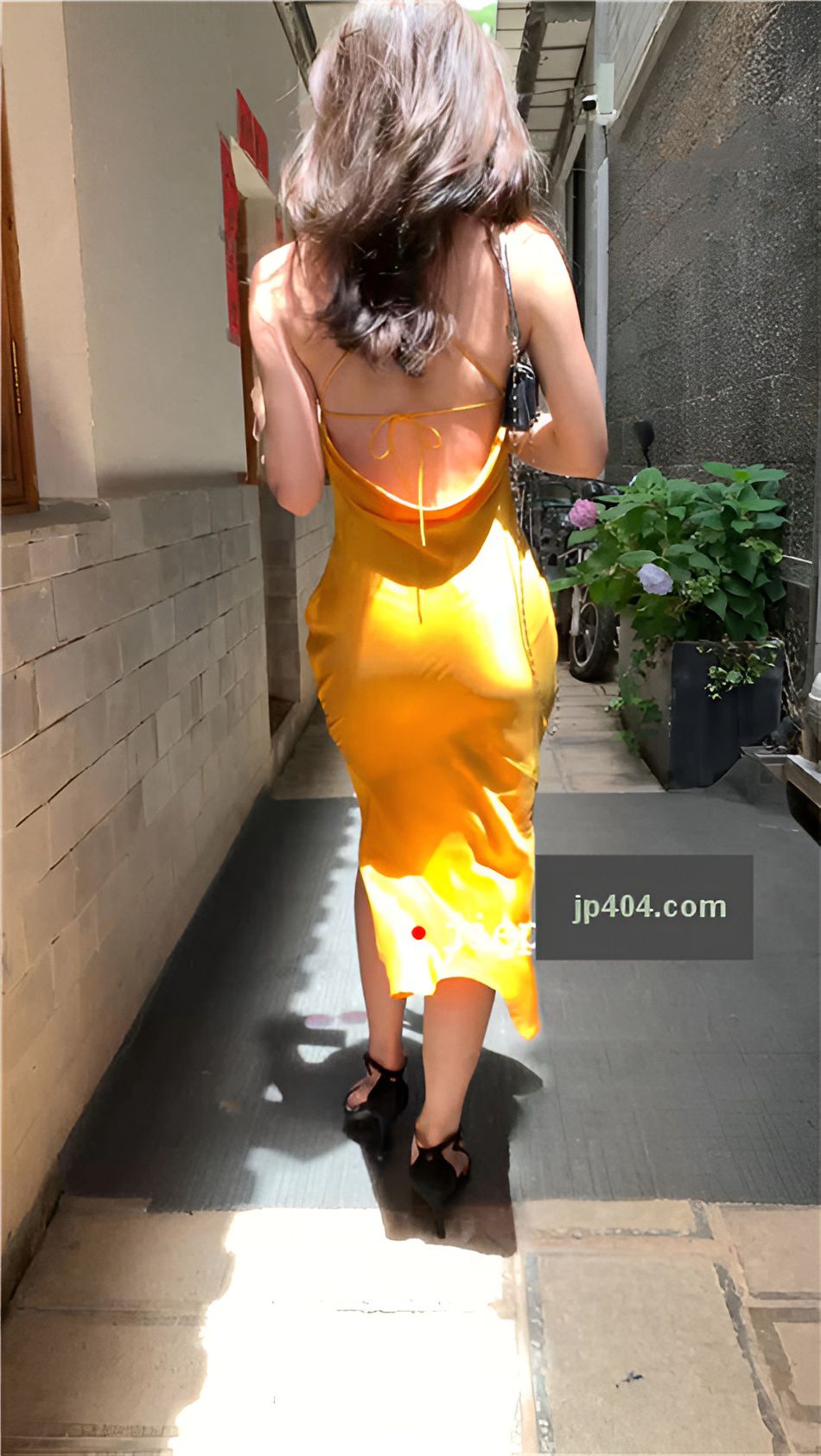 （视频）黄色包臀裙美女 [7.75G/MP4]