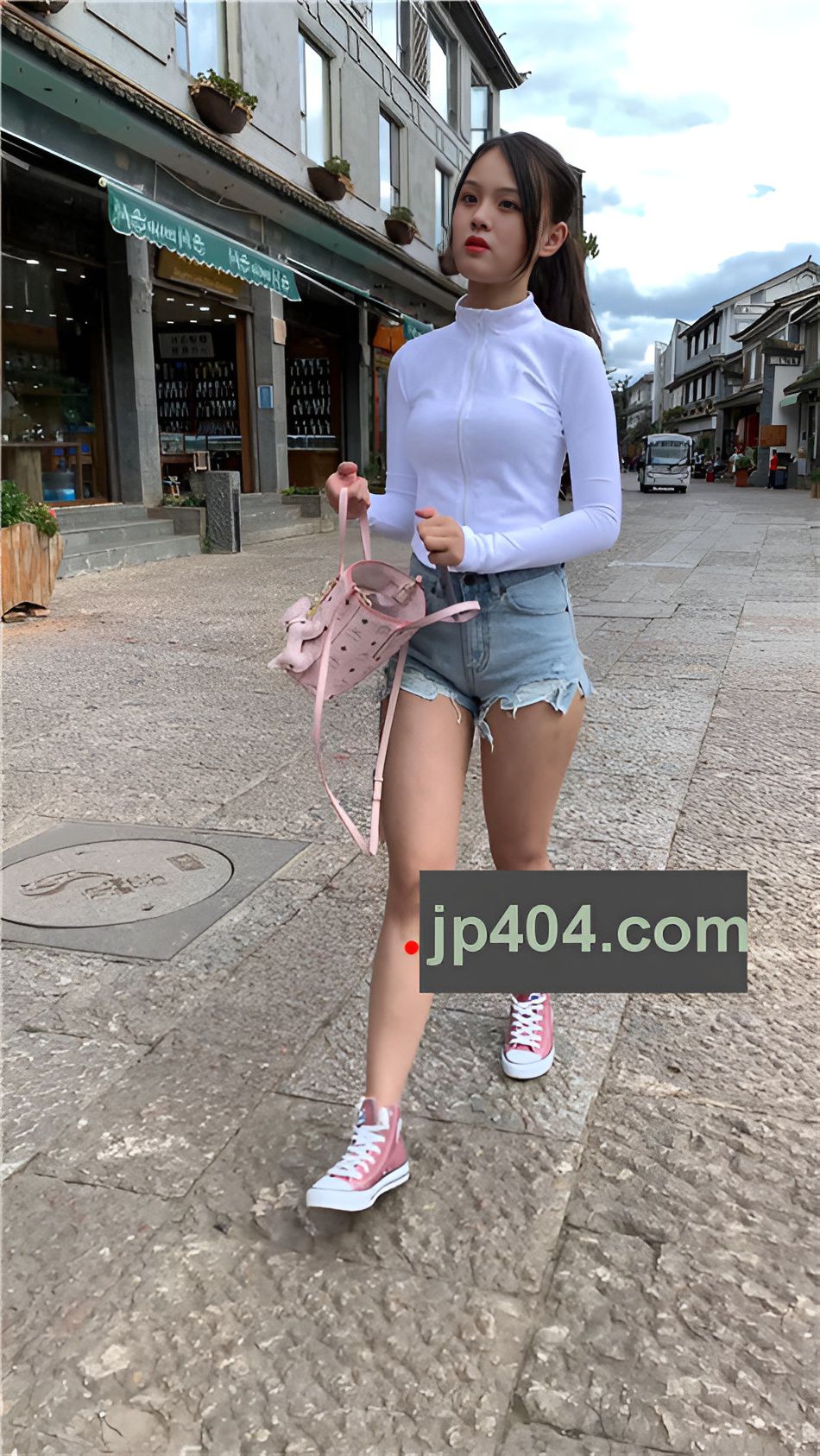 （视频）热裤小妹 [6.74G/MP4]