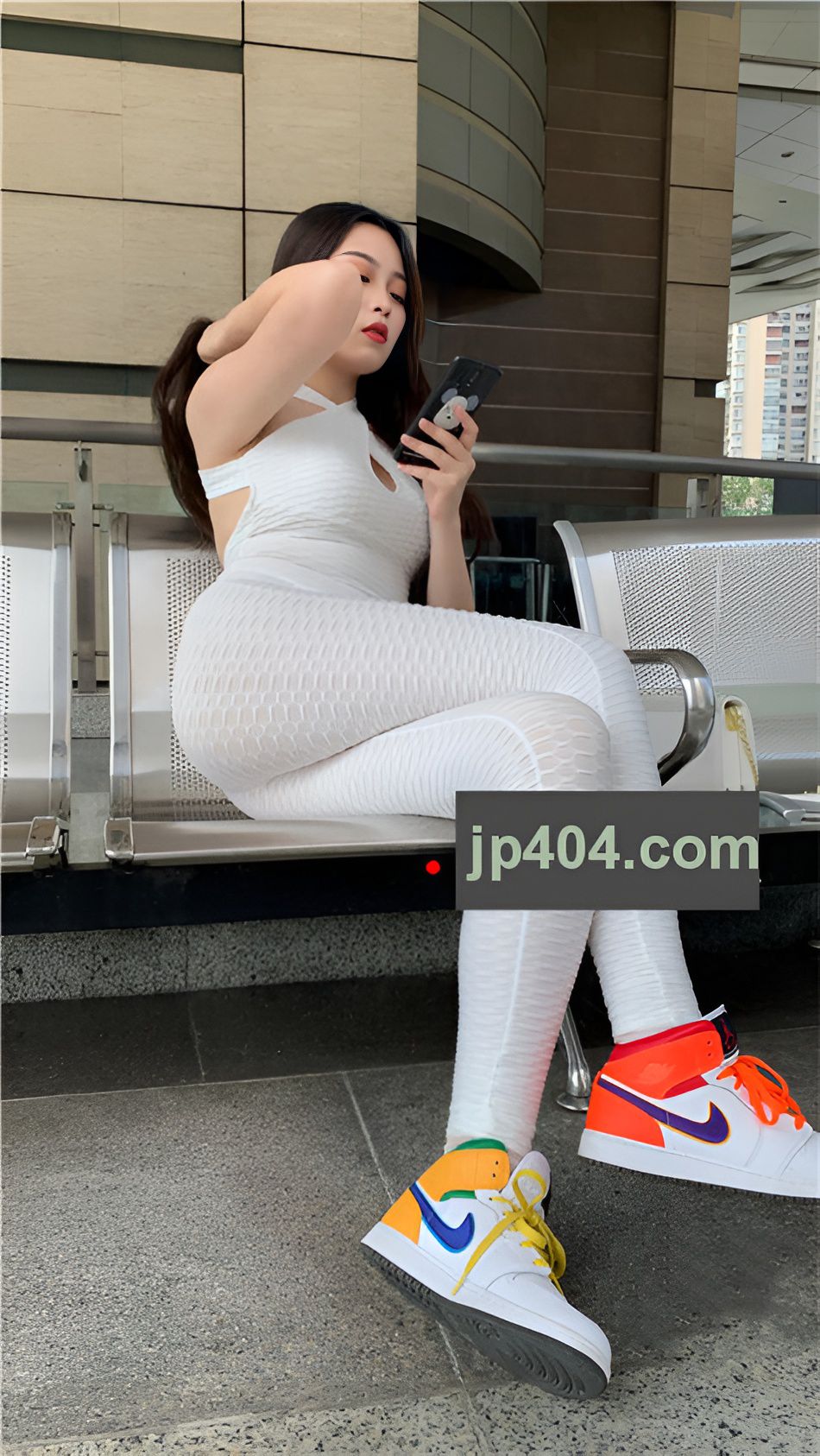 （视频）白色连体紧身裤女孩 [5.94G/MP4]