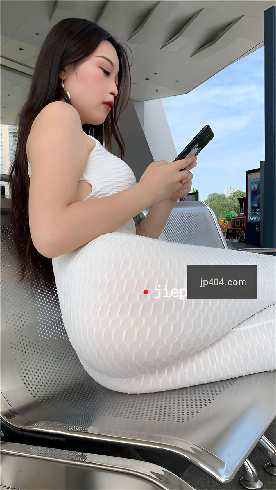 （视频）白色连体紧身裤女孩 [5.94G/MP4]