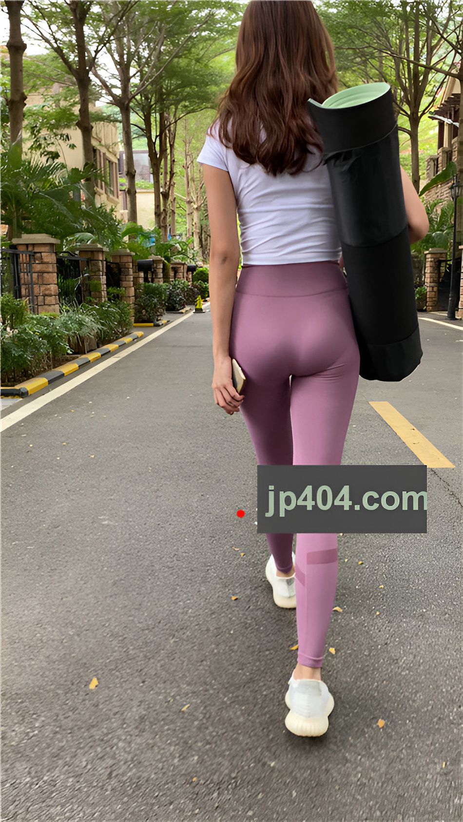 （视频）紫色瑜伽裤美女 [6.54G/MP4]