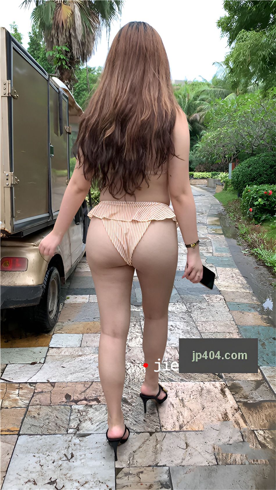 （视频）粉色条纹比基尼女孩[7.99G/MP4]