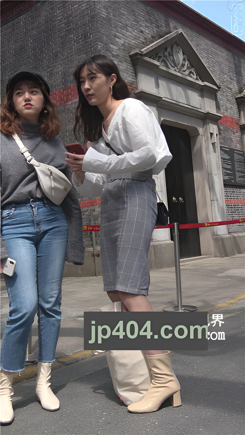 拍照的漂亮小姐姐[1.48G/MP4]