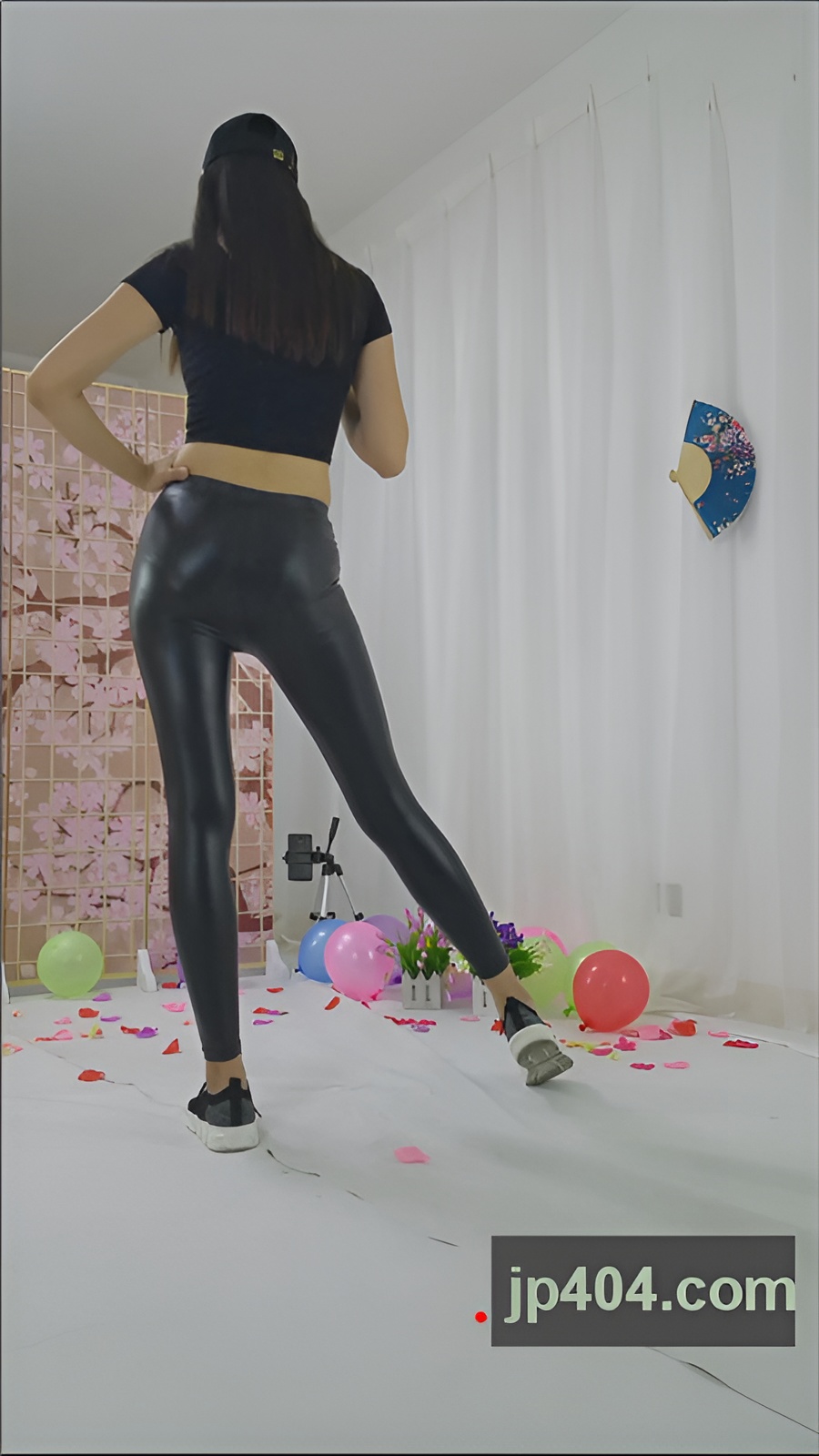 漂亮的皮裤美女热舞[219M/MP4]