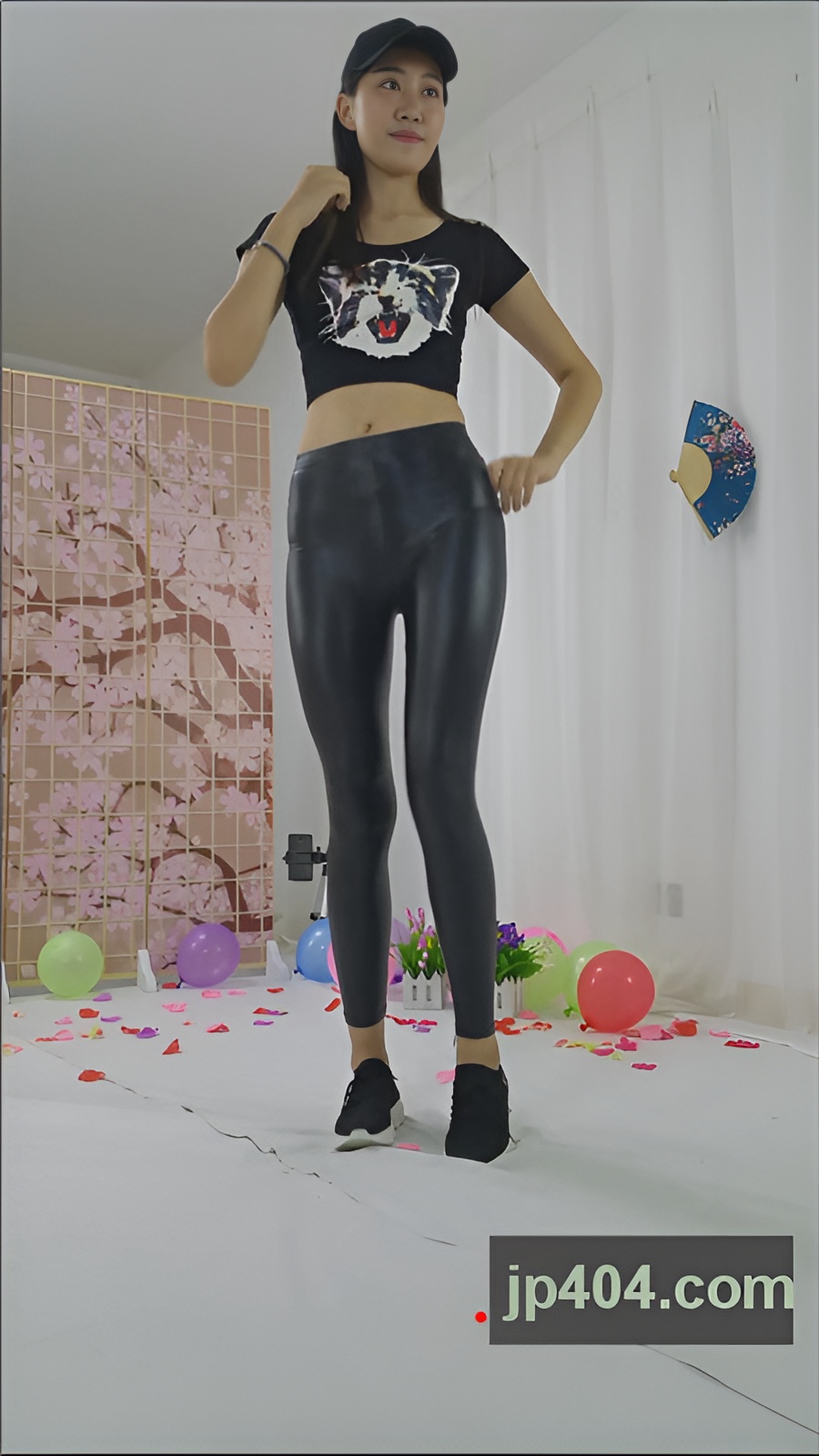 漂亮的皮裤美女热舞[219M/MP4]