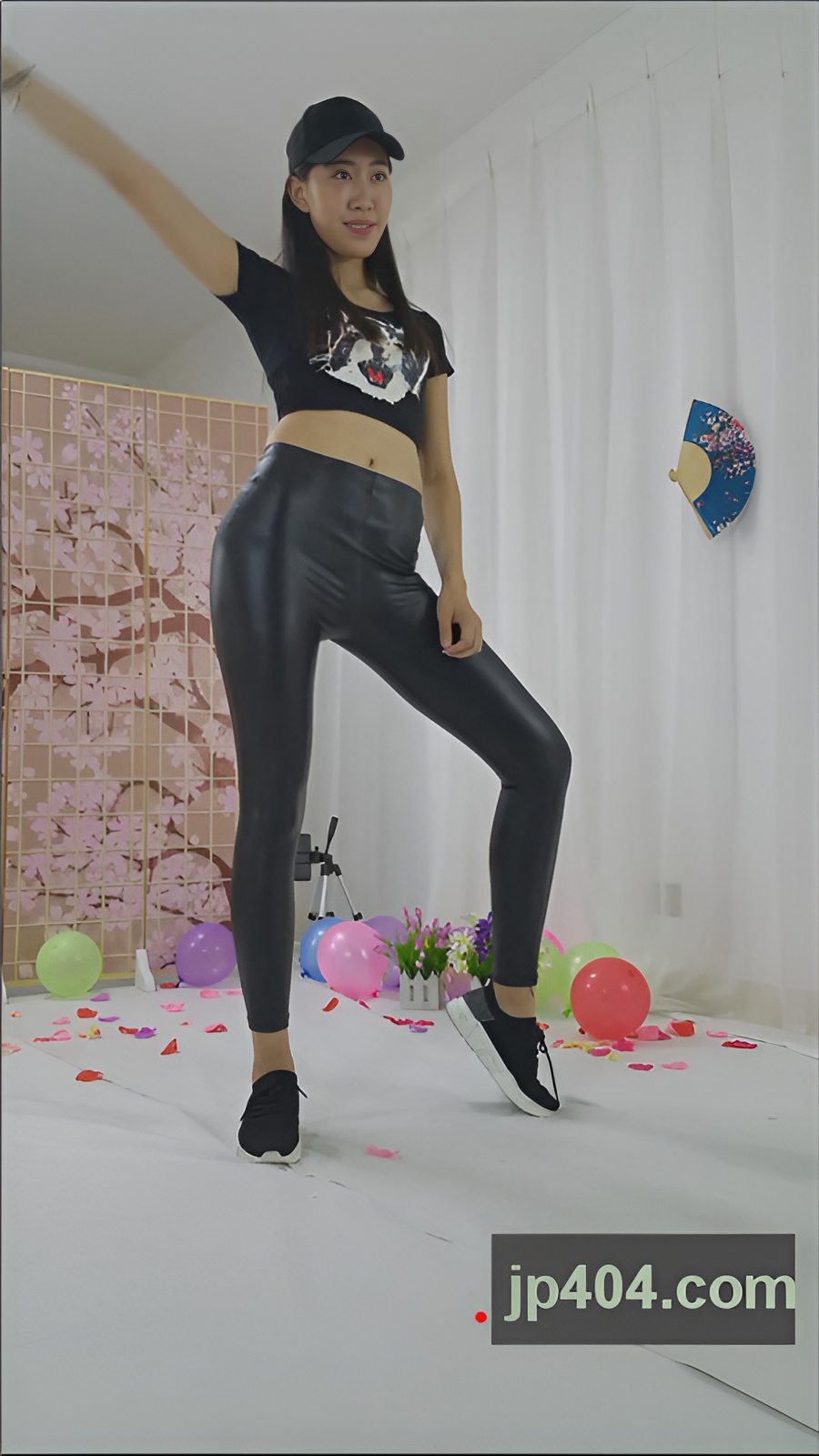 漂亮的皮裤美女热舞[219M/MP4]