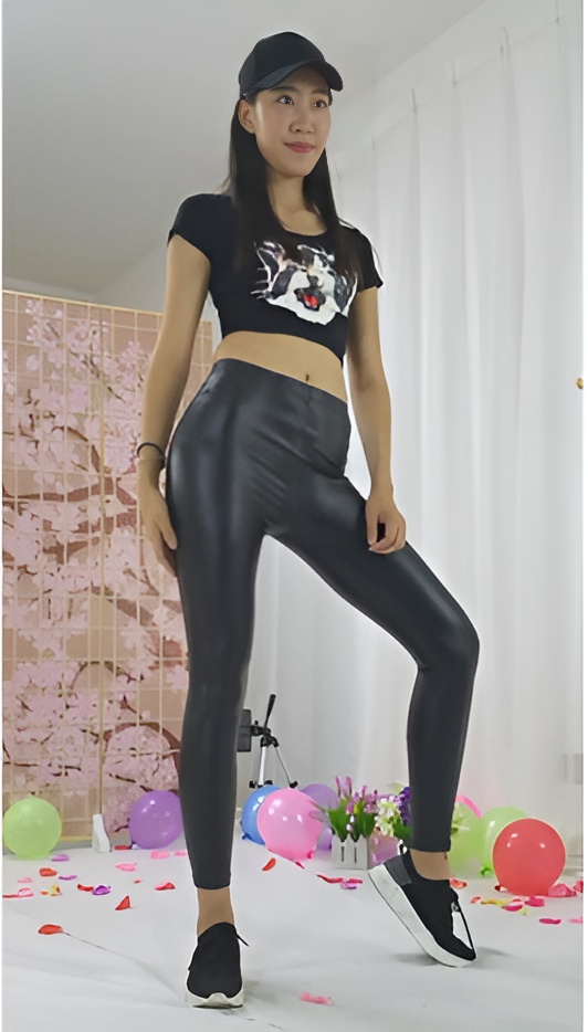 漂亮的皮裤美女热舞[219M/MP4]