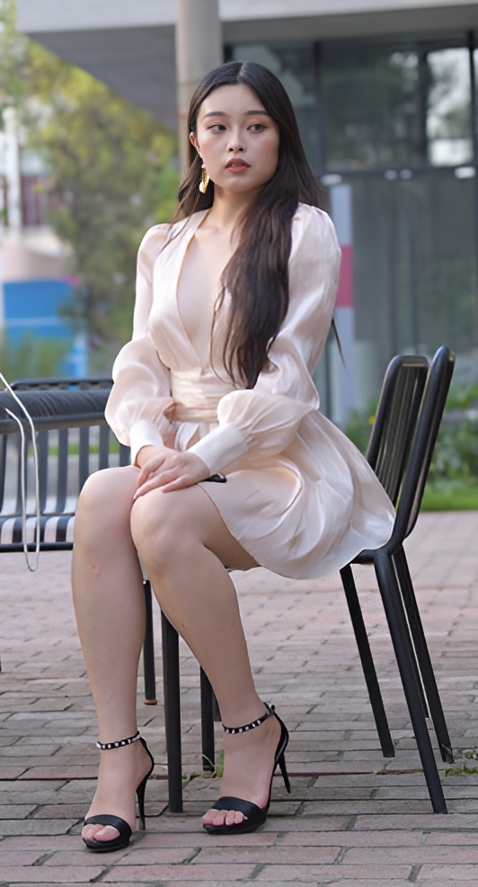 （视频）漂亮的V领气质小姐姐[6.93G/MP4]