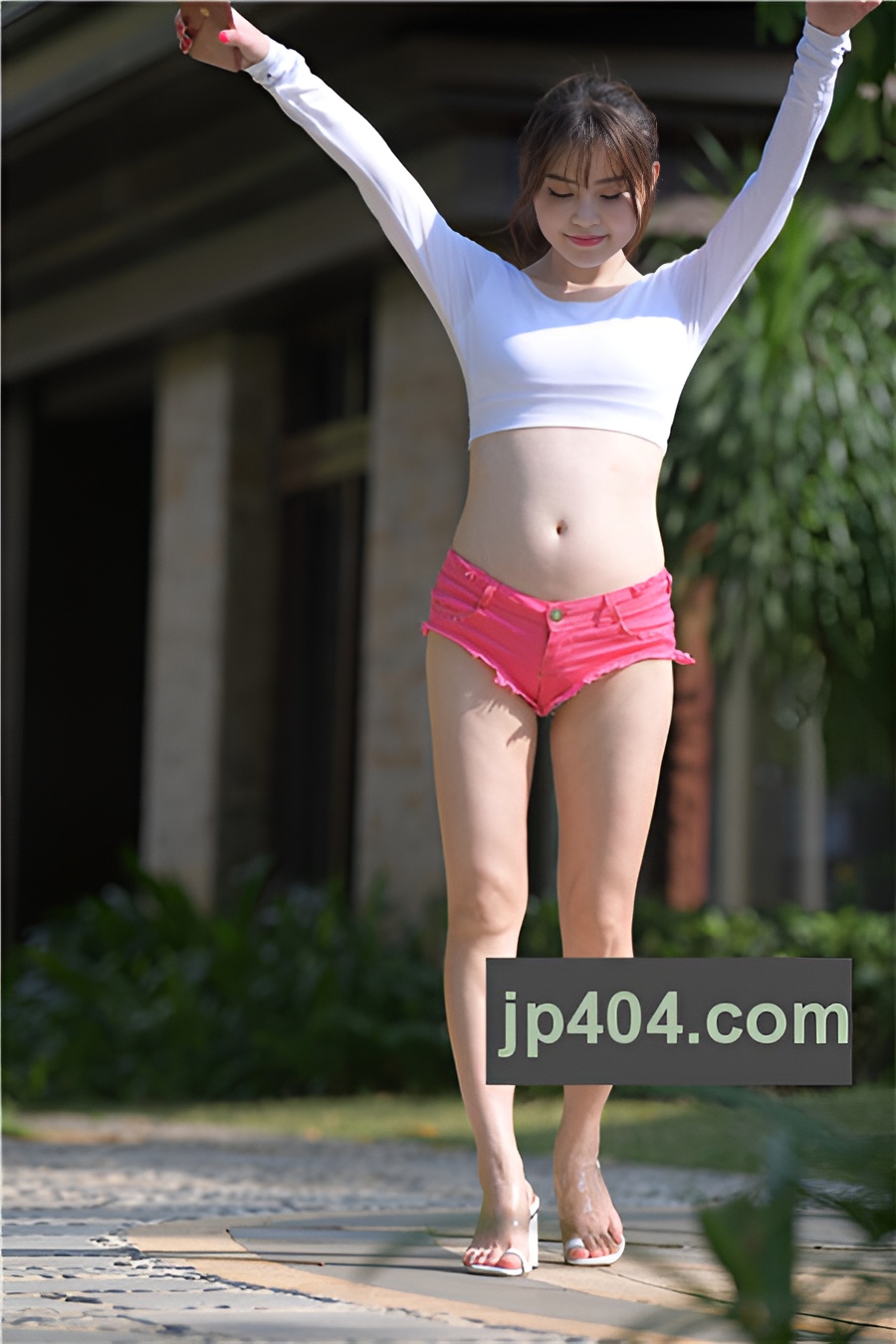 （套图二）红色热裤月牙美女(295P)[6.49G/JPG]