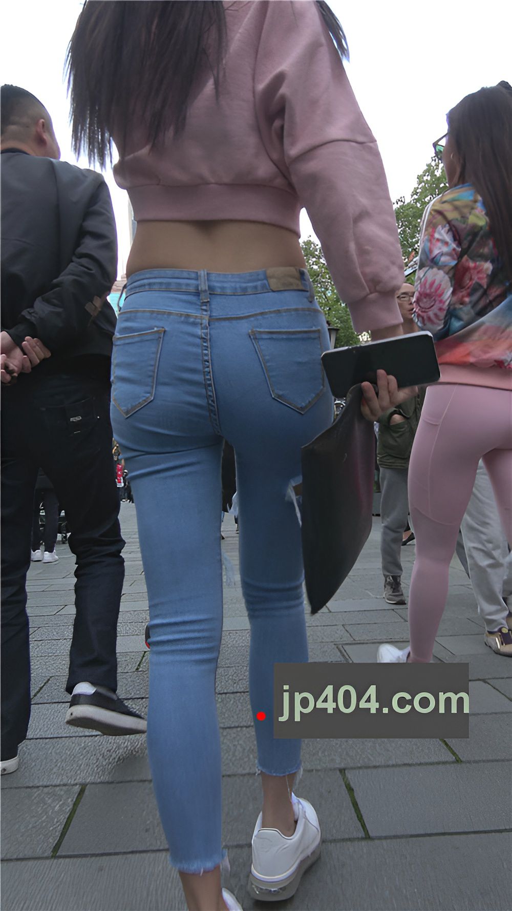 露腰极品紧身牛仔裤美女二[520M/MP4]