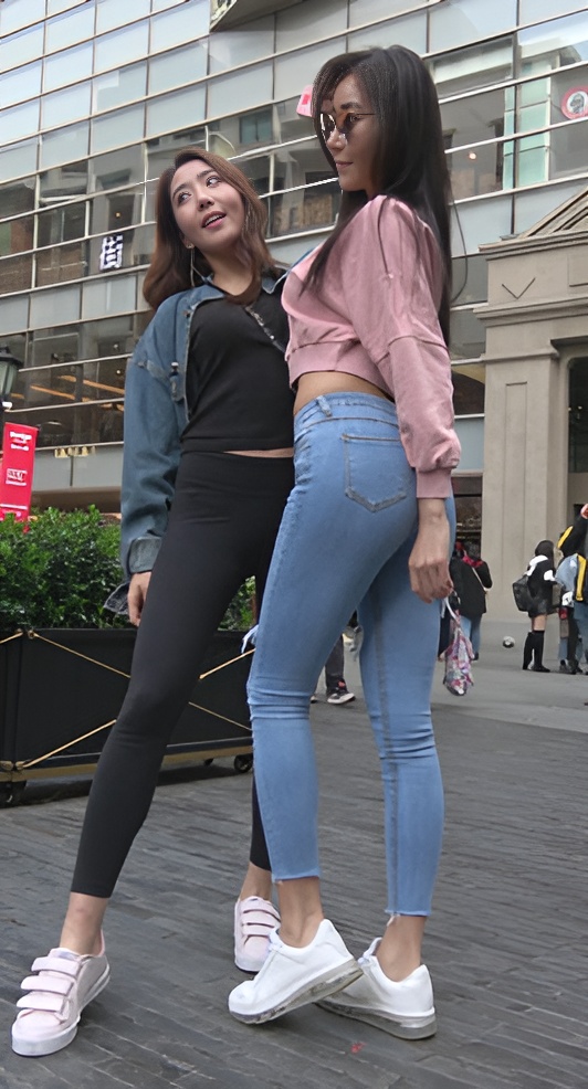 露腰极品紧身牛仔裤美女二[520M/MP4]