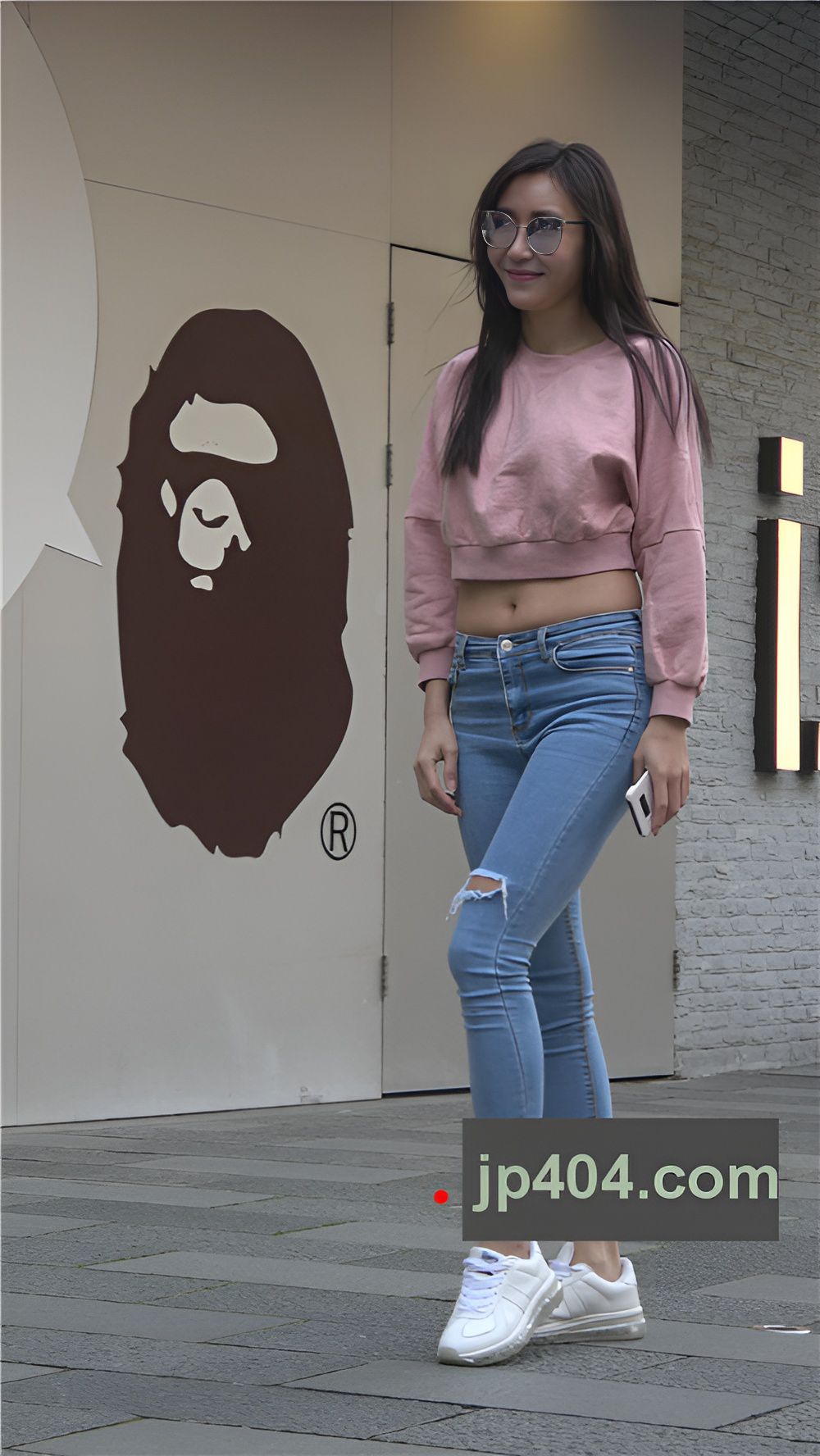 露腰极品紧身牛仔裤美女一[971M/MP4]