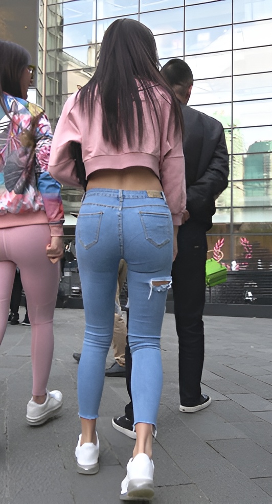 露腰极品紧身牛仔裤美女一[971M/MP4]