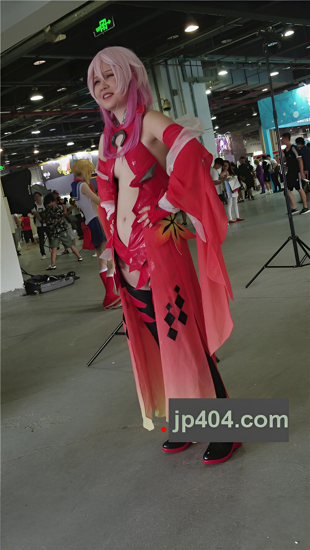 性感的苗条coplay妹子[646M/MP4]