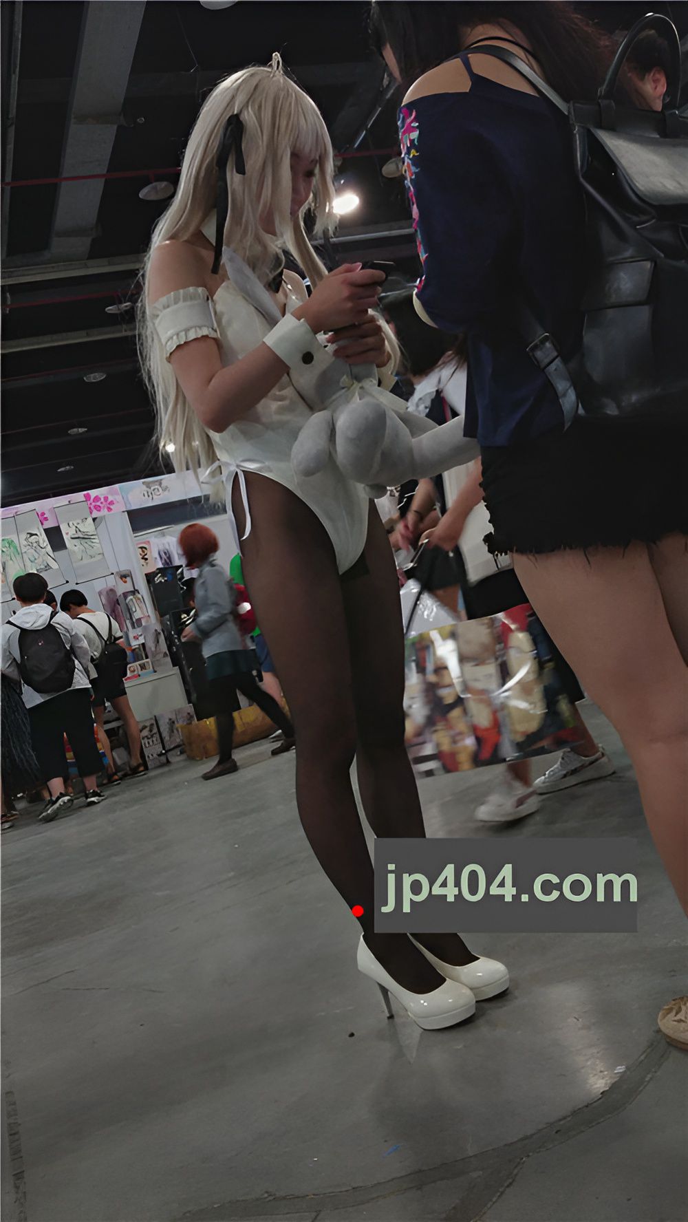 连体黑丝coplay妹子[566M/MP4]